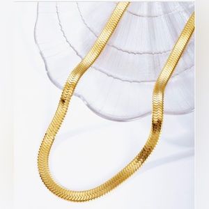 Stunning  18K Gold Flat Snake Chain Necklace